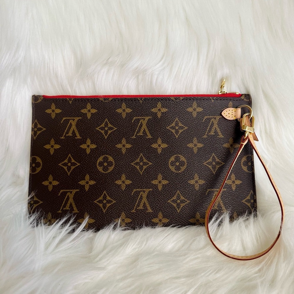 NEW LOUIS VUITTON POCHETTE FROM NEVERFULL MM CHERRY (WRISTLET)